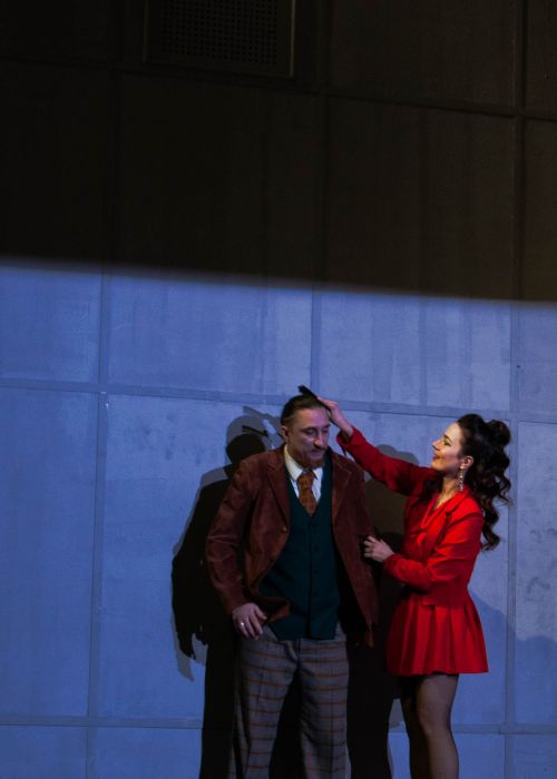 КТО-ТО ДОЛЖЕН УЙТИ